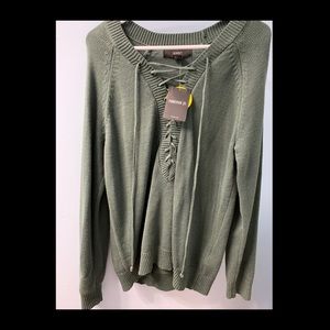 Pretty green sweater with cute detailing!!